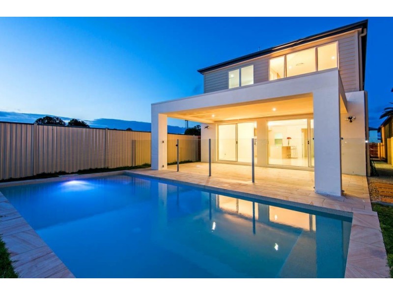 62 Harbour Rise, Hope Island QLD 4212