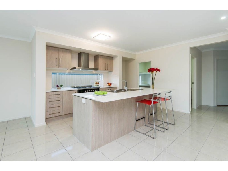 62 Harbour Rise, Hope Island QLD 4212