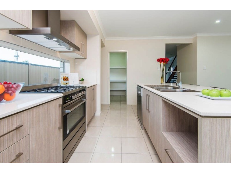 62 Harbour Rise, Hope Island QLD 4212
