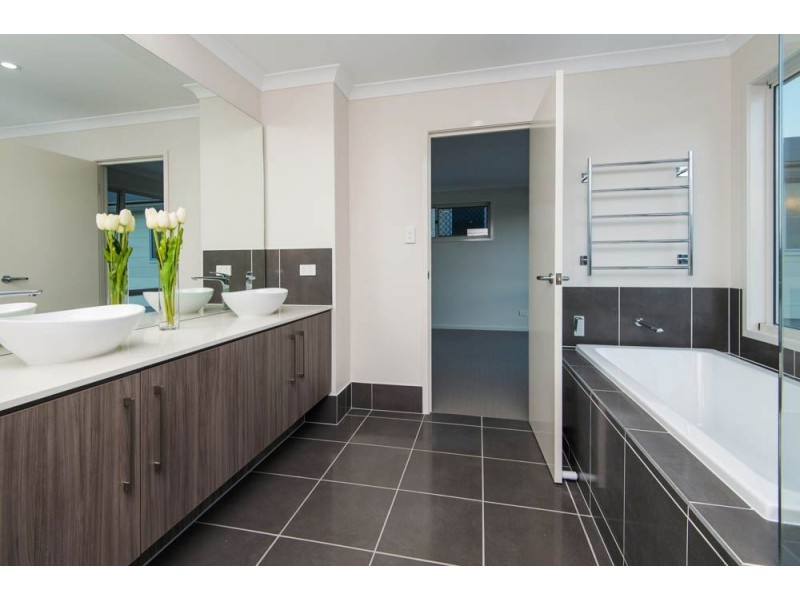 62 Harbour Rise, Hope Island QLD 4212