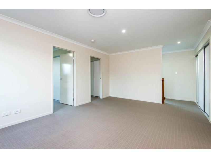 62 Harbour Rise, Hope Island QLD 4212