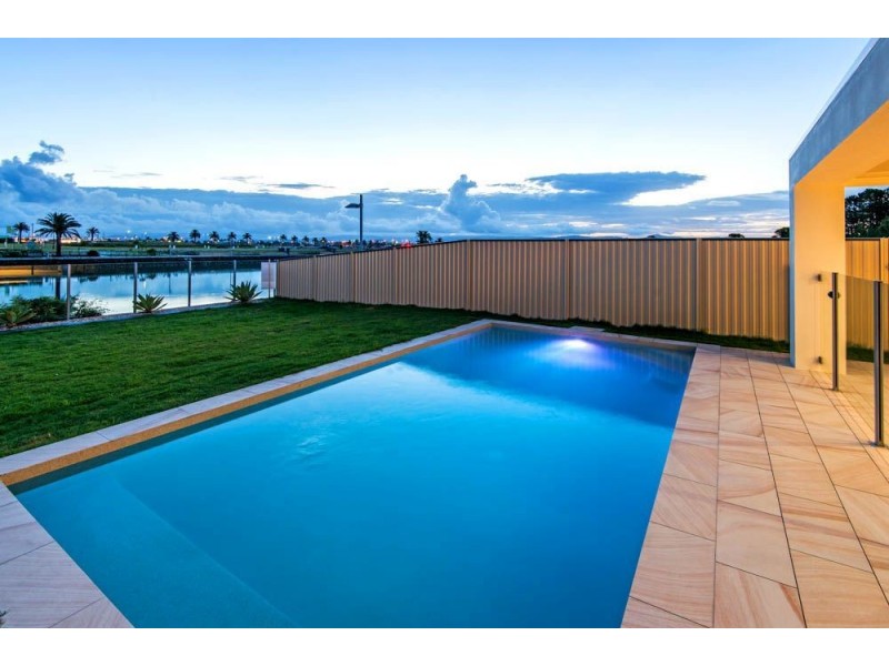 62 Harbour Rise, Hope Island QLD 4212