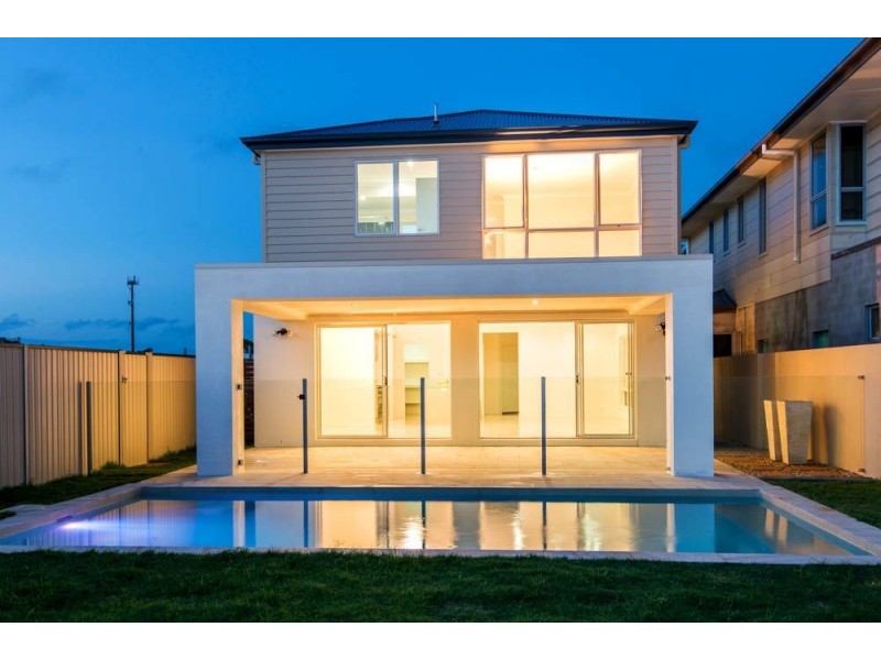 62 Harbour Rise, Hope Island QLD 4212