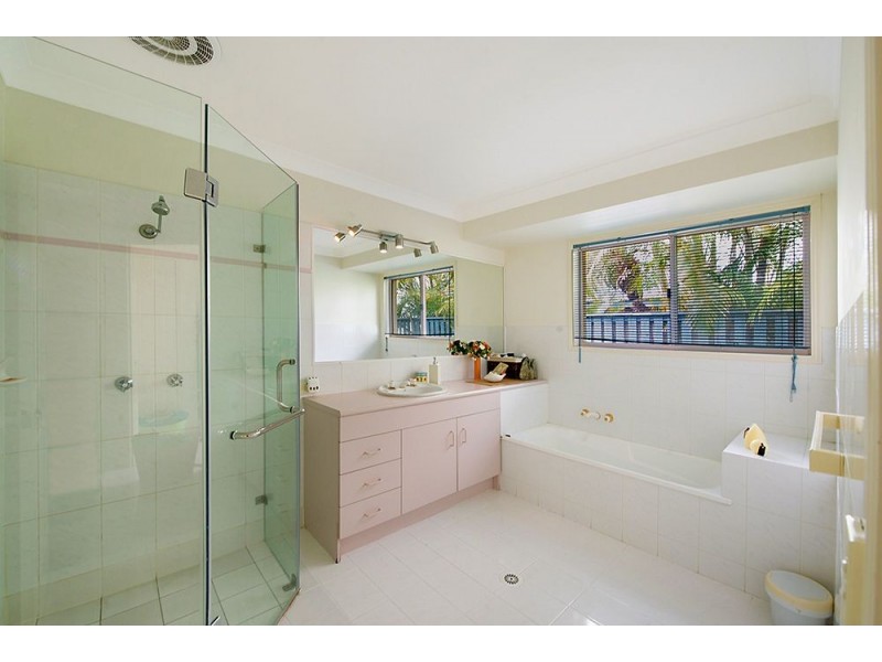23 Port Jackson Boulevard, Clear Island Waters QLD 4226