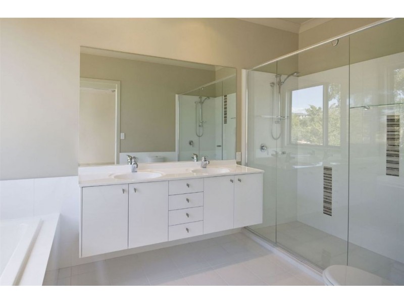 2 Lyra Court, Robina QLD 4226