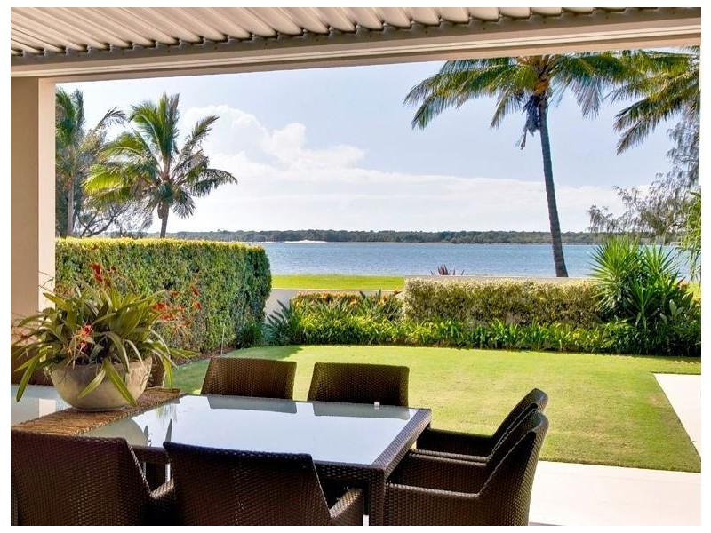 8 Shearwater Esplanade, Runaway Bay QLD 4216
