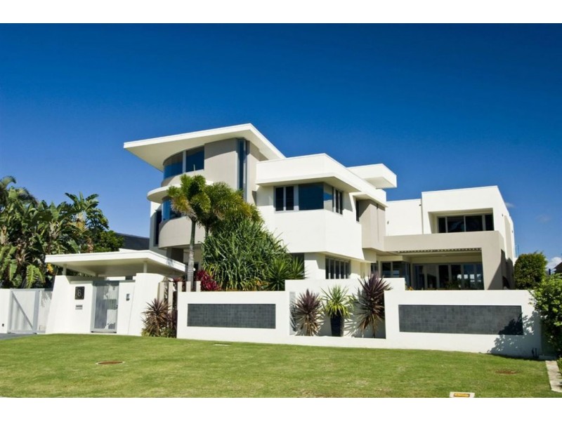 8 Shearwater Esplanade, Runaway Bay QLD 4216