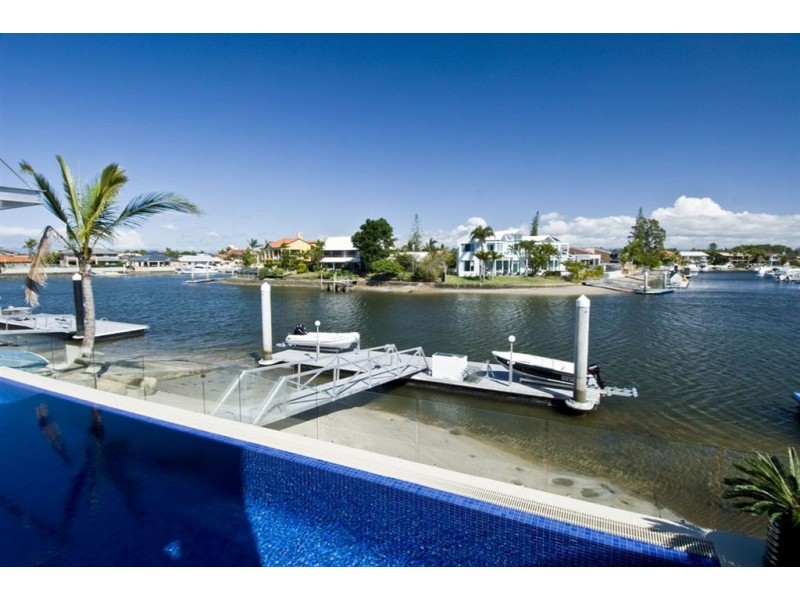 8 Shearwater Esplanade, Runaway Bay QLD 4216