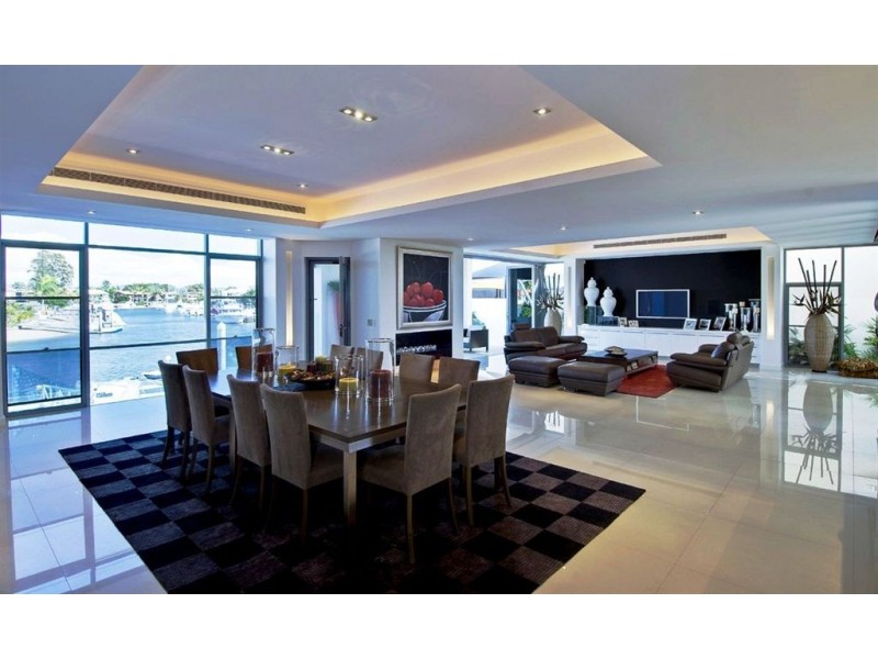 8 Shearwater Esplanade, Runaway Bay QLD 4216