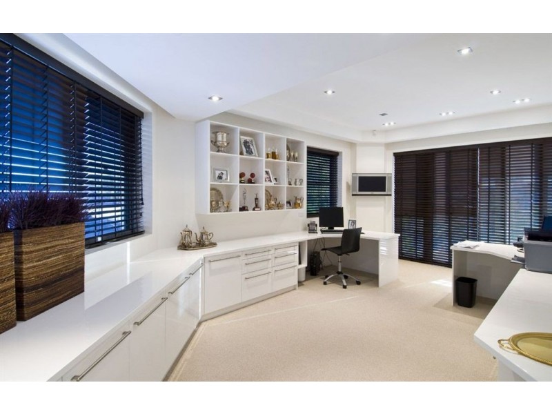 8 Shearwater Esplanade, Runaway Bay QLD 4216