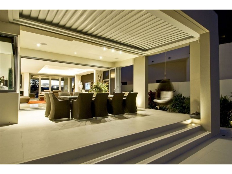 8 Shearwater Esplanade, Runaway Bay QLD 4216