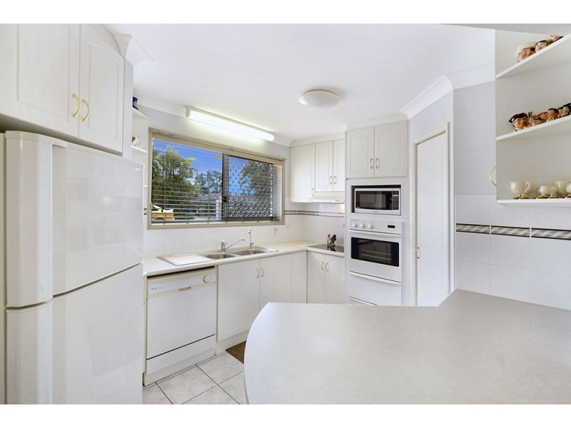 2/4-6 Clinton Street, Labrador QLD 4215