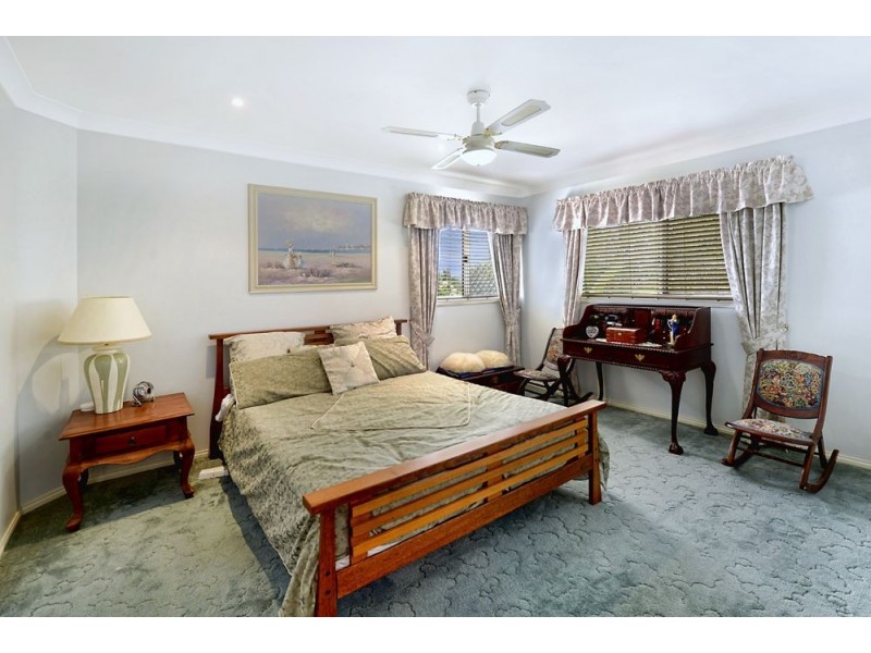 2/4-6 Clinton Street, Labrador QLD 4215