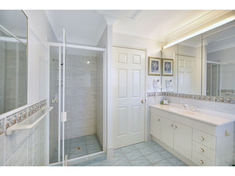 2/4-6 Clinton Street, Labrador QLD 4215