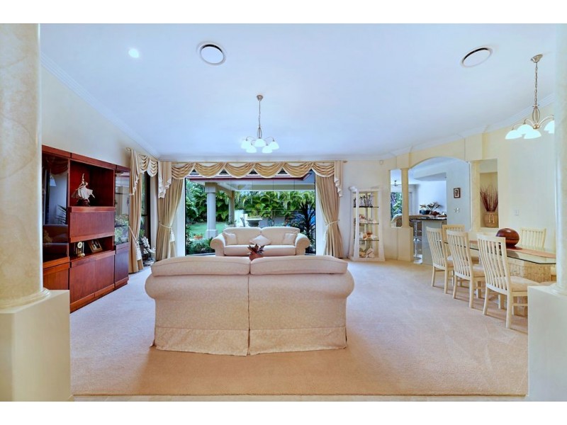 4 Trieste Court, Coombabah QLD 4216