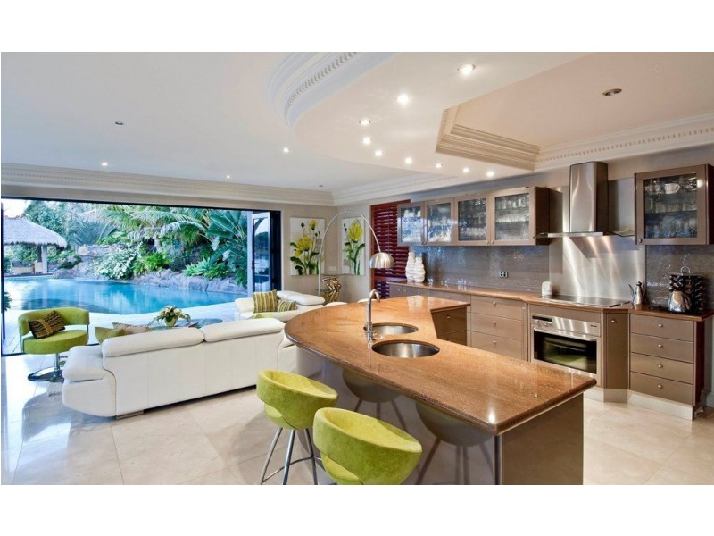171 MONACO STREET, Broadbeach Waters QLD 4218