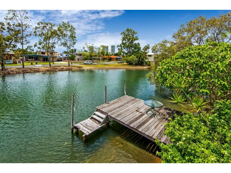 17 Perry Place, Biggera Waters QLD 4216