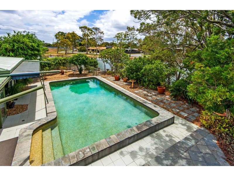 17 Perry Place, Biggera Waters QLD 4216