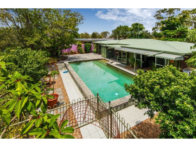 17 Perry Place, Biggera Waters QLD 4216