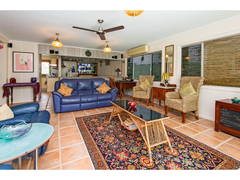 17 Perry Place, Biggera Waters QLD 4216