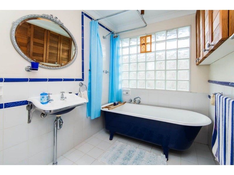 17 Perry Place, Biggera Waters QLD 4216