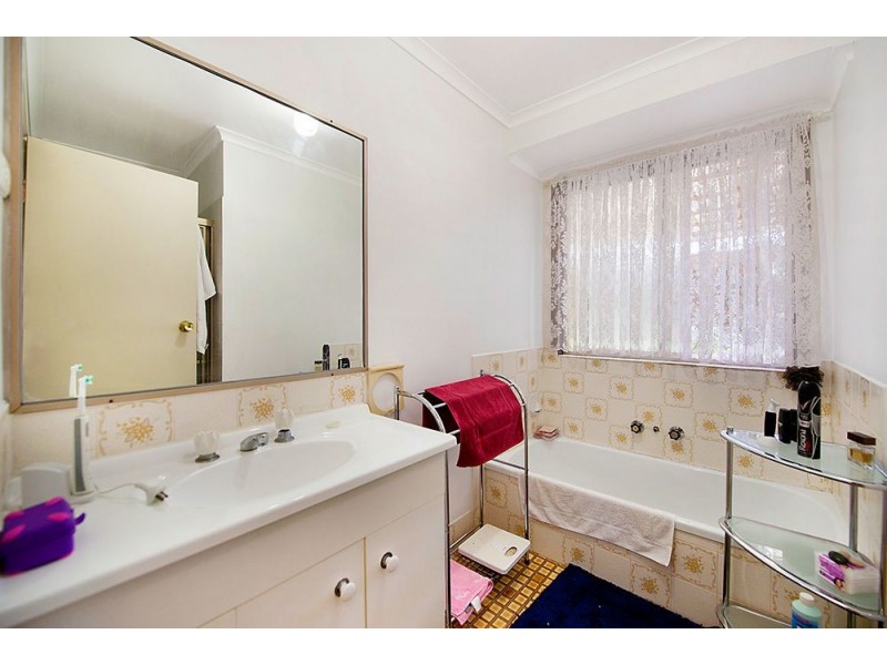 3 Rotorua Place, Clear Island Waters QLD 4226