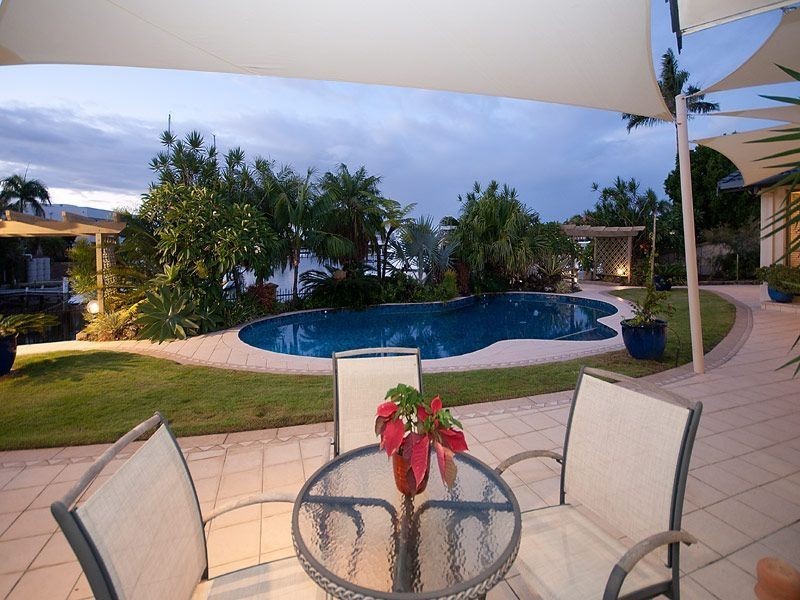 20 Kavieng Crescent, Runaway Bay QLD 4216