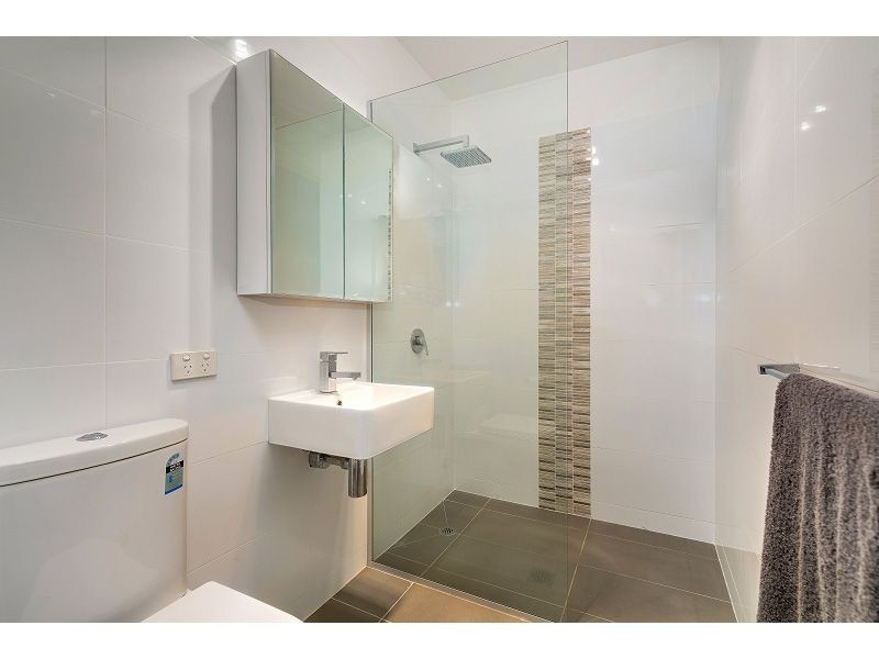 41 Deakin Avenue, Southport QLD 4215