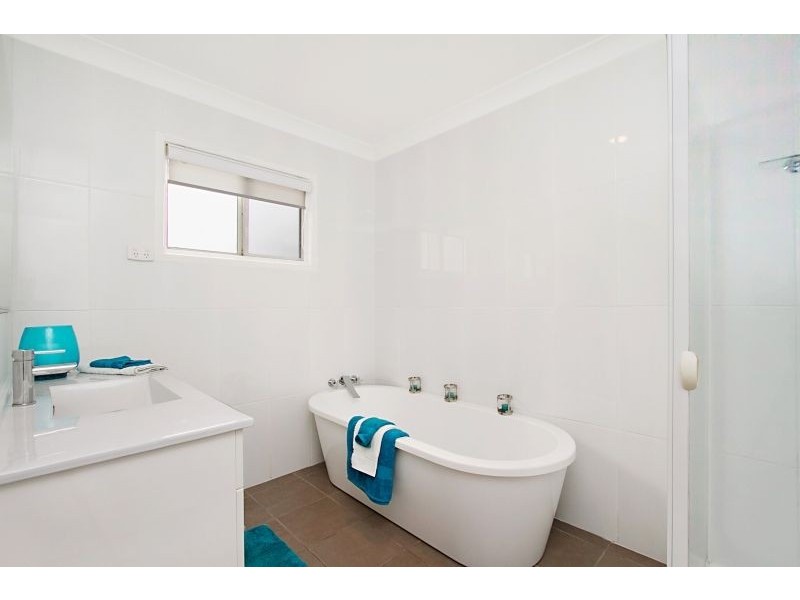 15A Lotus Avenue, Hollywell QLD 4216