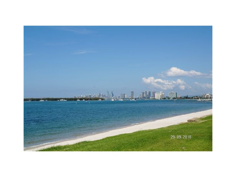 30 Anglers Esplanade, Runaway Bay QLD 4216