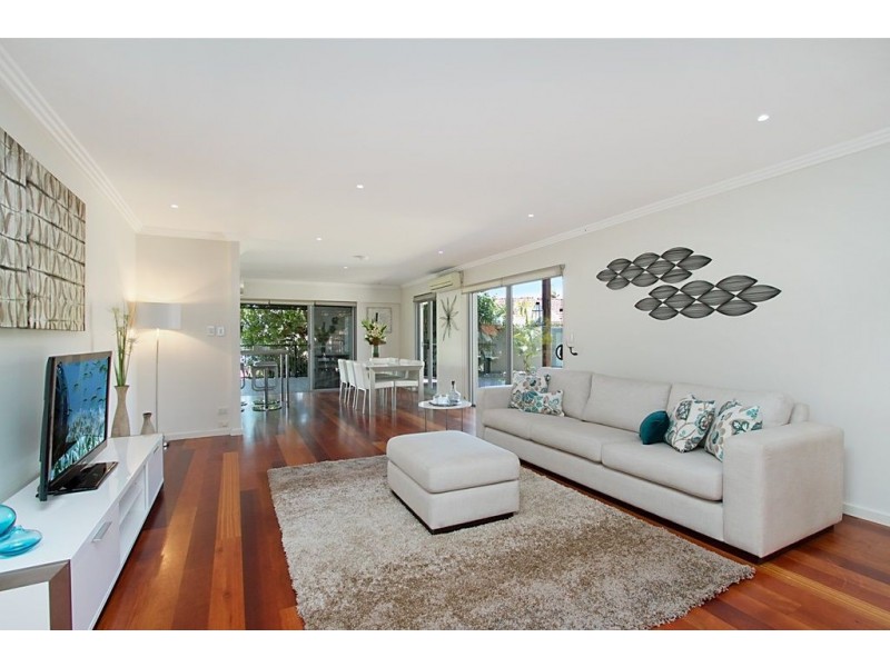 17 Admiralty Drive, Paradise Waters QLD 4217