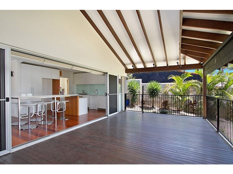 17 Admiralty Drive, Paradise Waters QLD 4217