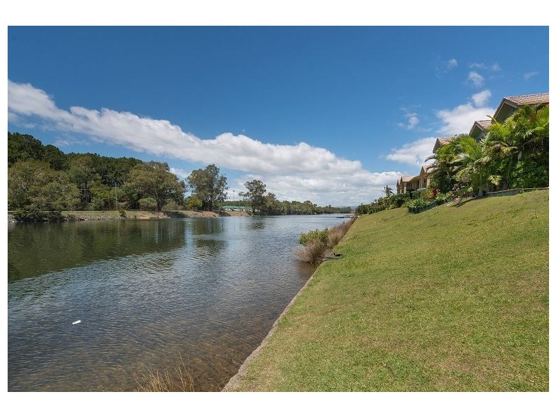 60/215 Cottesloe Drive, Mermaid Waters QLD 4218