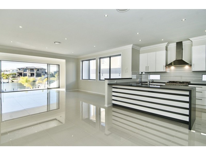 1/27 Compass Drive, Biggera Waters QLD 4216