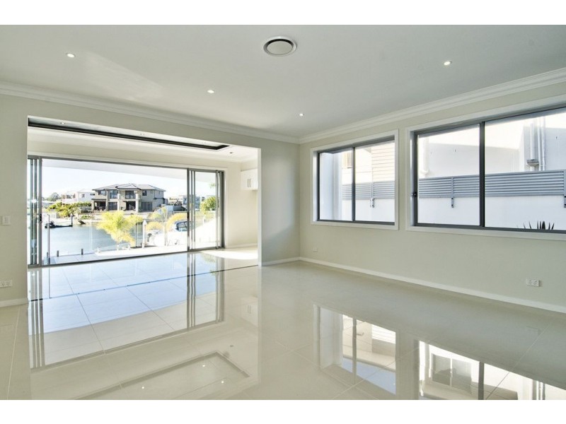 1/27 Compass Drive, Biggera Waters QLD 4216