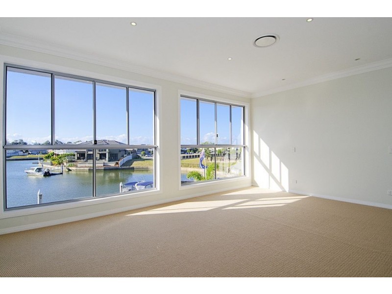 1/27 Compass Drive, Biggera Waters QLD 4216