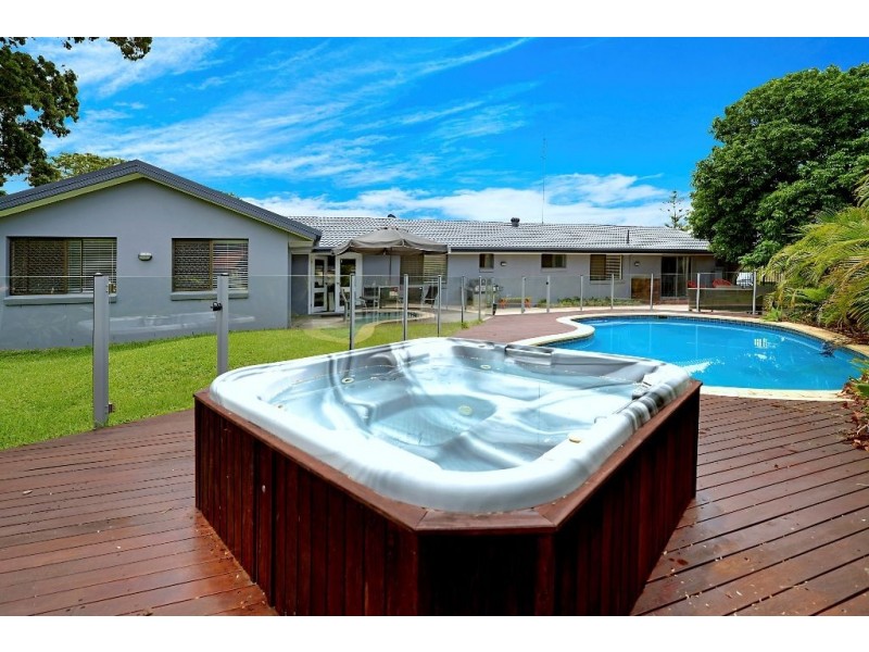 15 Timana Avenue, Mermaid Waters QLD 4218