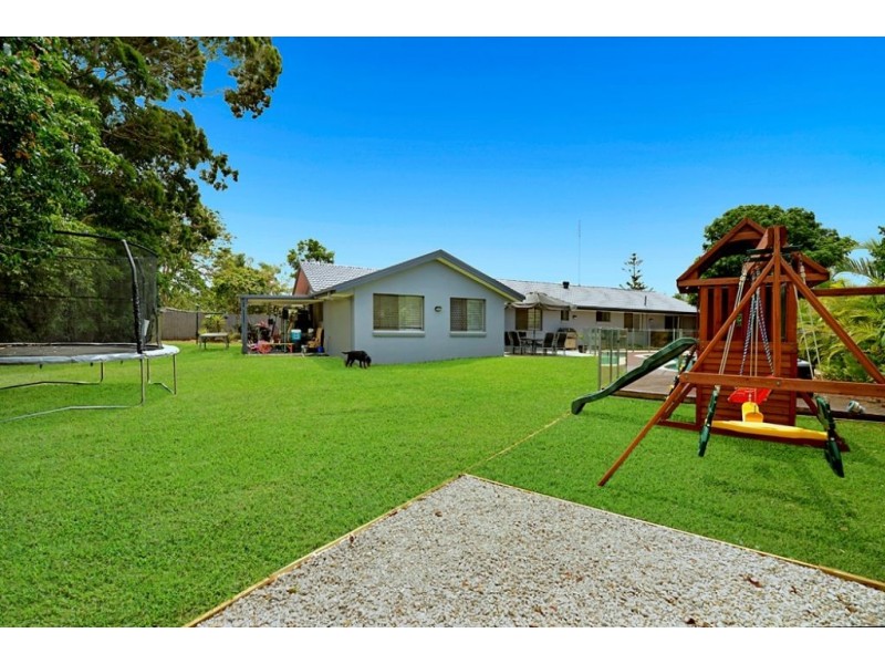 15 Timana Avenue, Mermaid Waters QLD 4218