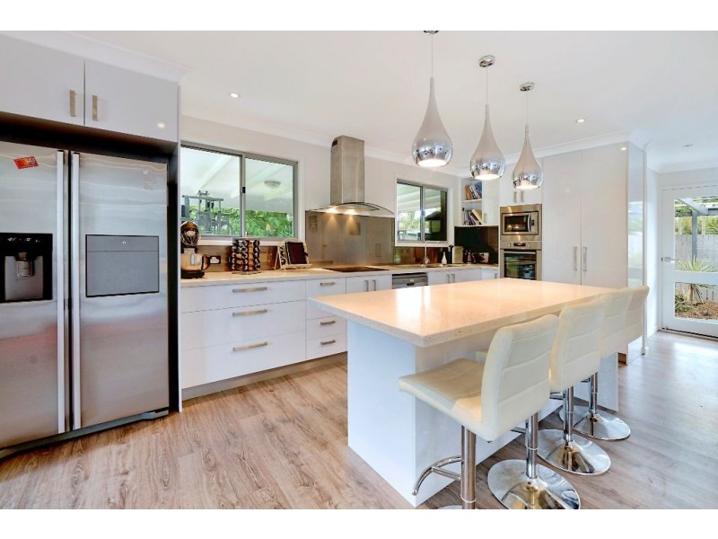 15 Timana Avenue, Mermaid Waters QLD 4218