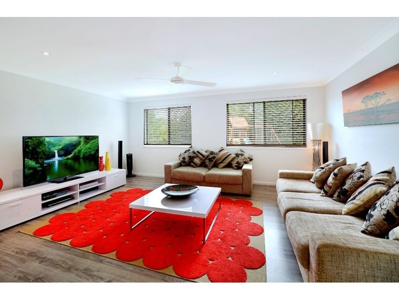 15 Timana Avenue, Mermaid Waters QLD 4218