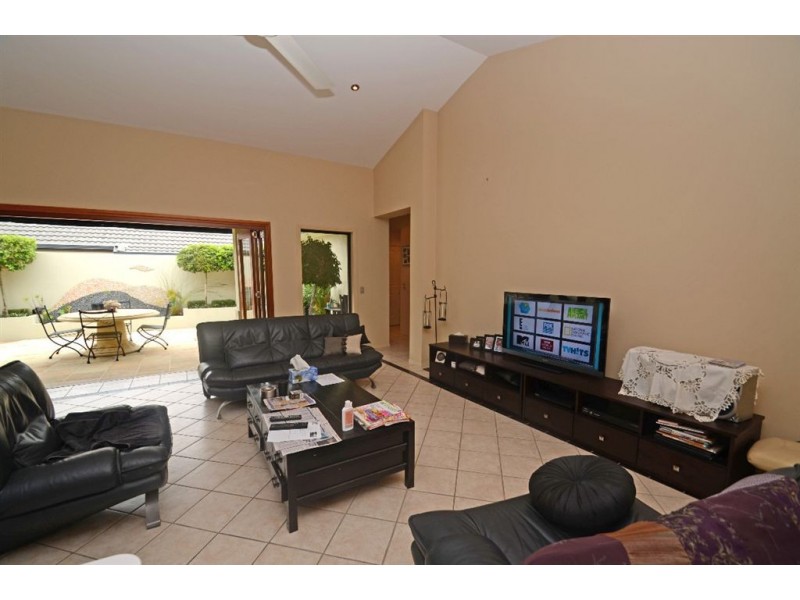 8 Palma Crescent, Varsity Lakes QLD 4227