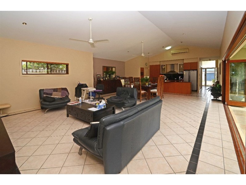 8 Palma Crescent, Varsity Lakes QLD 4227