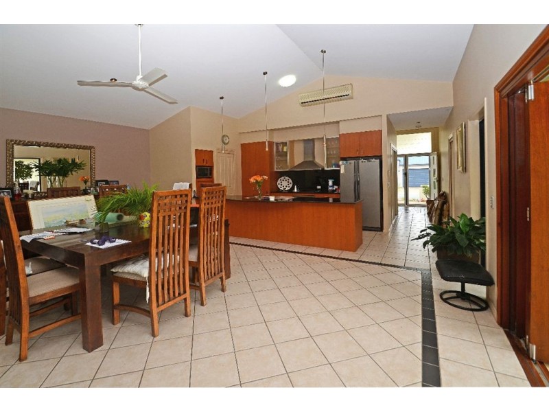 8 Palma Crescent, Varsity Lakes QLD 4227