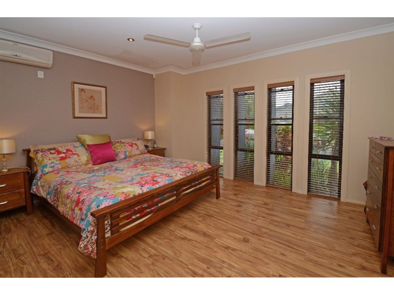 8 Palma Crescent, Varsity Lakes QLD 4227