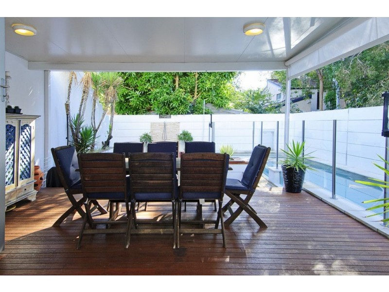 2/17 Errol Avenue, Paradise Point QLD 4216