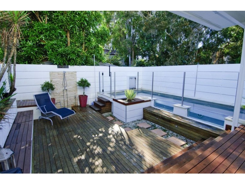 2/17 Errol Avenue, Paradise Point QLD 4216