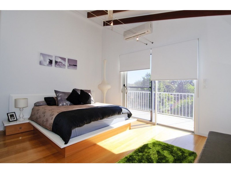 2/17 Errol Avenue, Paradise Point QLD 4216