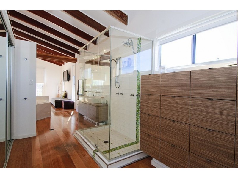 2/17 Errol Avenue, Paradise Point QLD 4216