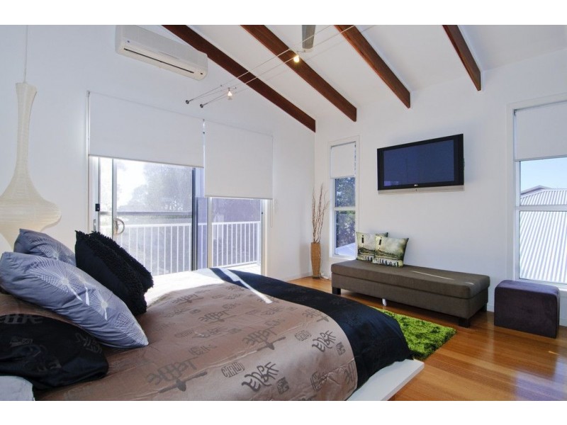 2/17 Errol Avenue, Paradise Point QLD 4216