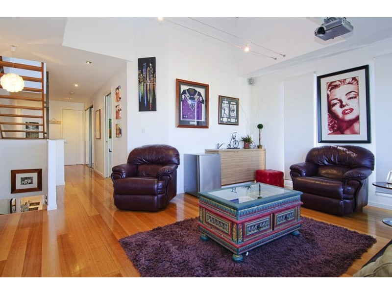 2/17 Errol Avenue, Paradise Point QLD 4216